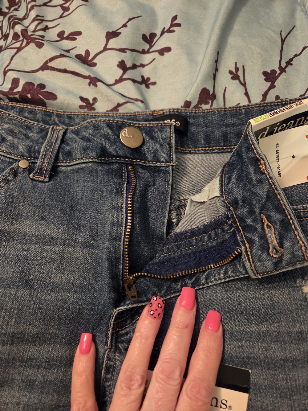 d. jeans Recycled Denim High Waist Jean Shorts NWT - Picture 4 of 11